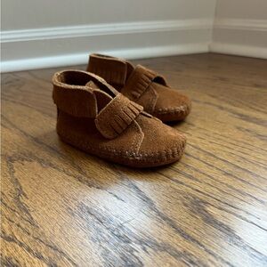 Minnetonka infant moccasins size infant 4. New in box.